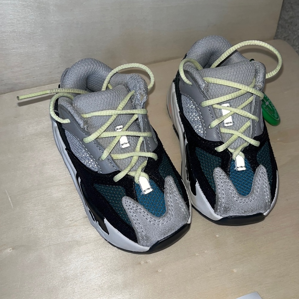 Yeezy boost 700